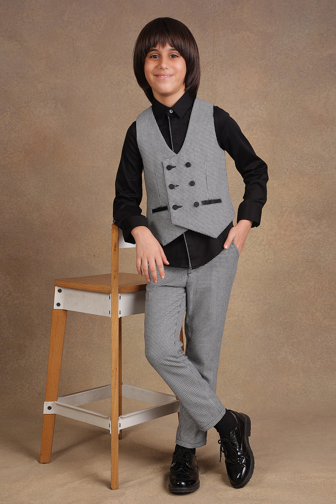 One Friday Kids Boys White & Black Checks Waist Coat