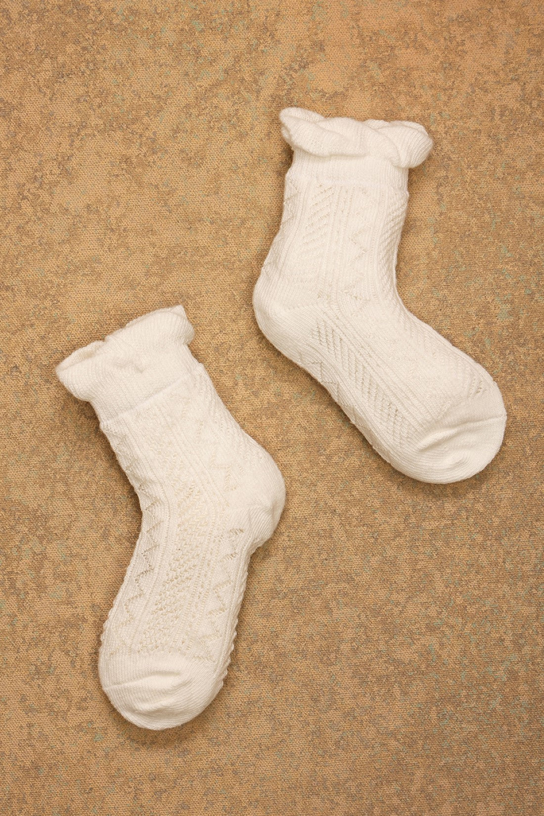 One Friday White Knitted Solid Socks