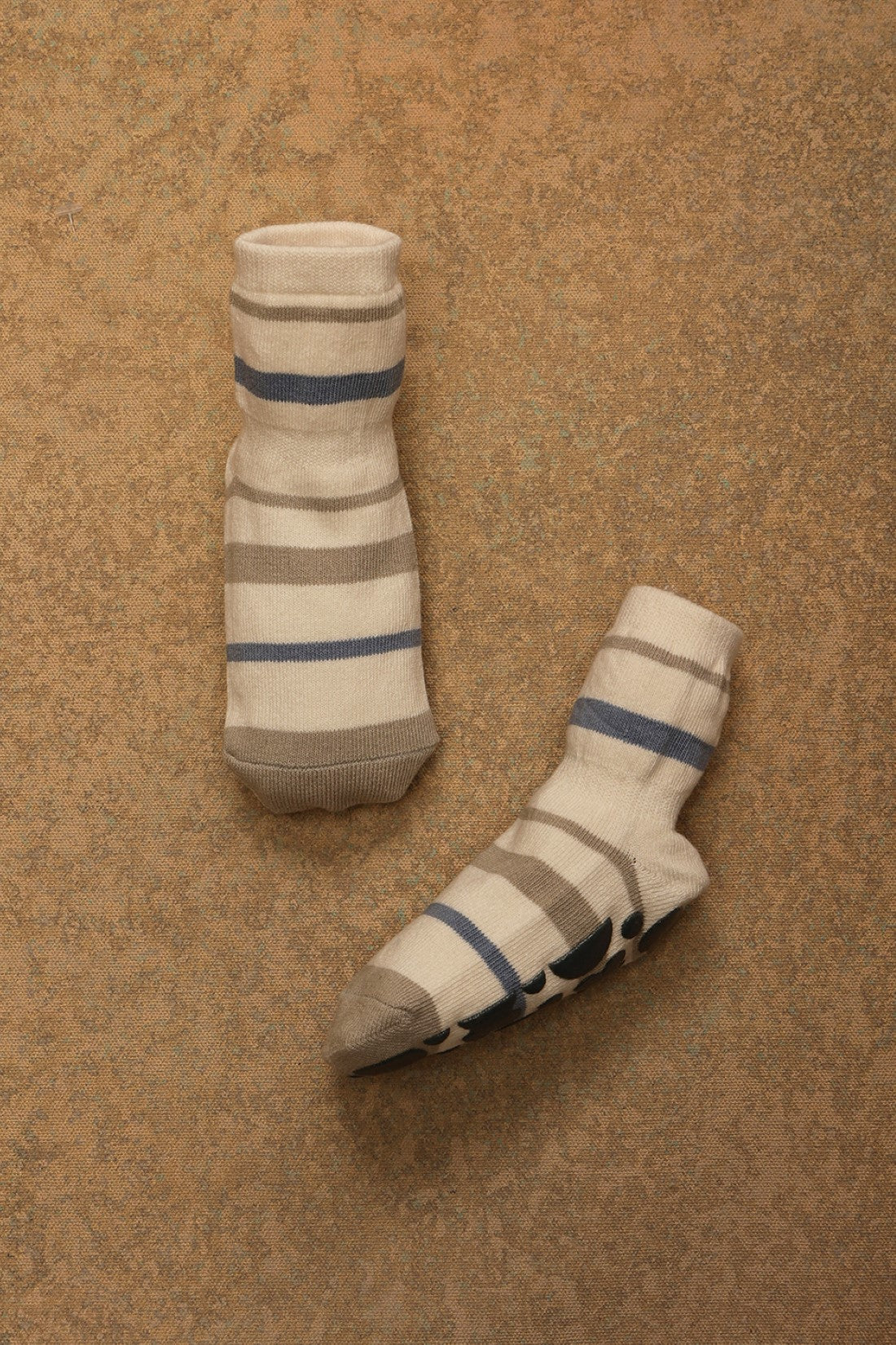 One Friday Off White Knitted Stripes Socks